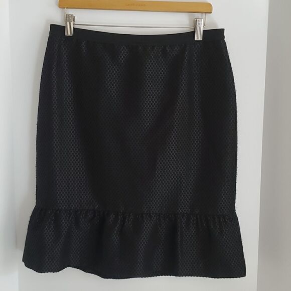 Ann Taylor Flounce Hem Skirt Dot Jacquard Black Knee Length Size 10 - Picture 1 of 8